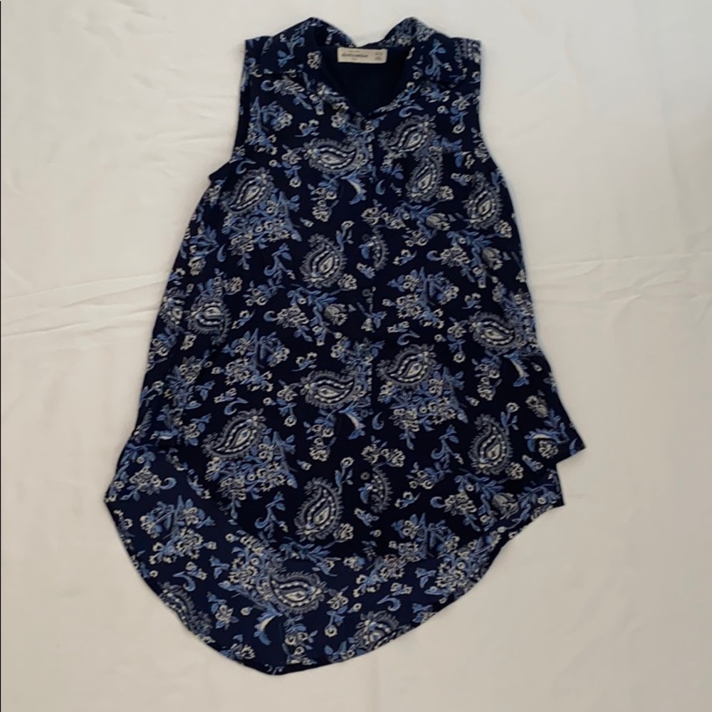 sleeveless top